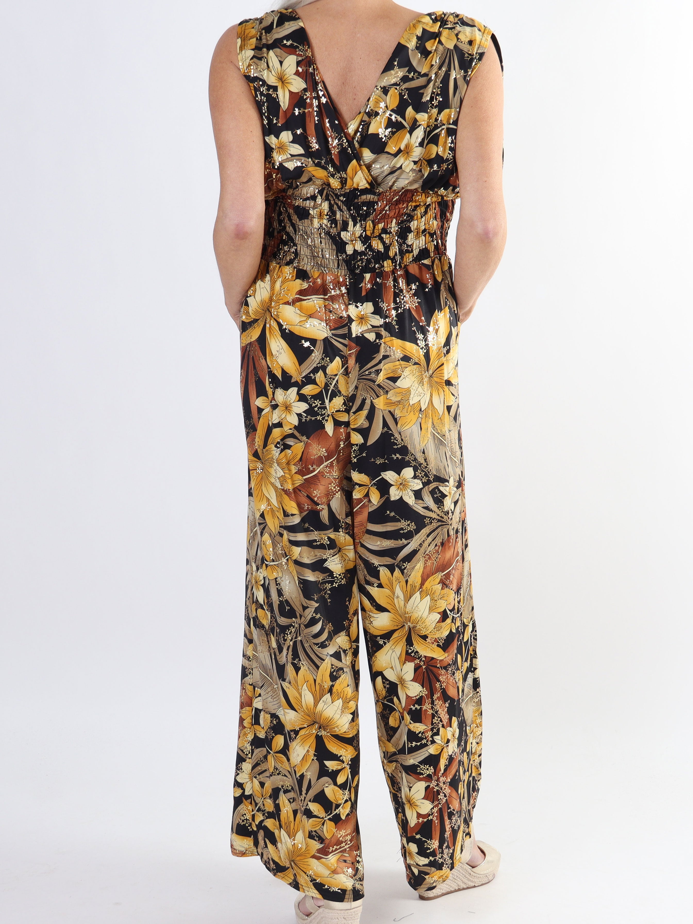 Pams Jumpsuit N/S - Elastisk plus size buksedragt med bladmønster